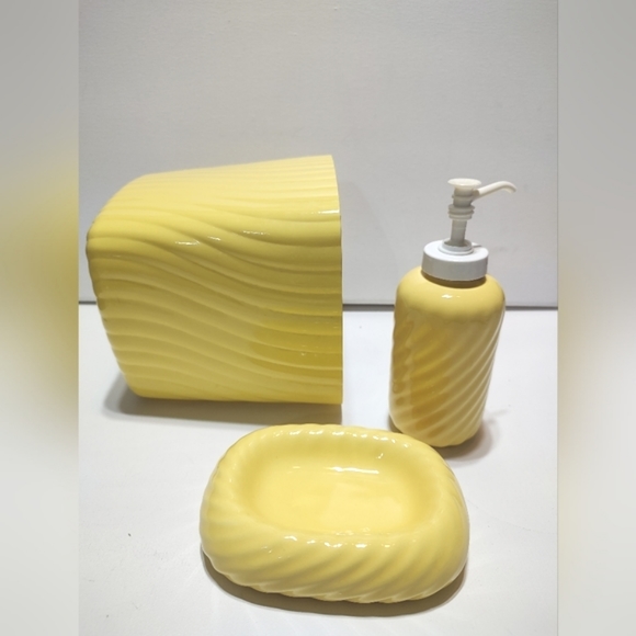 Andre Richard Japan vtg yellow bathroom set - Picture 6 of 9